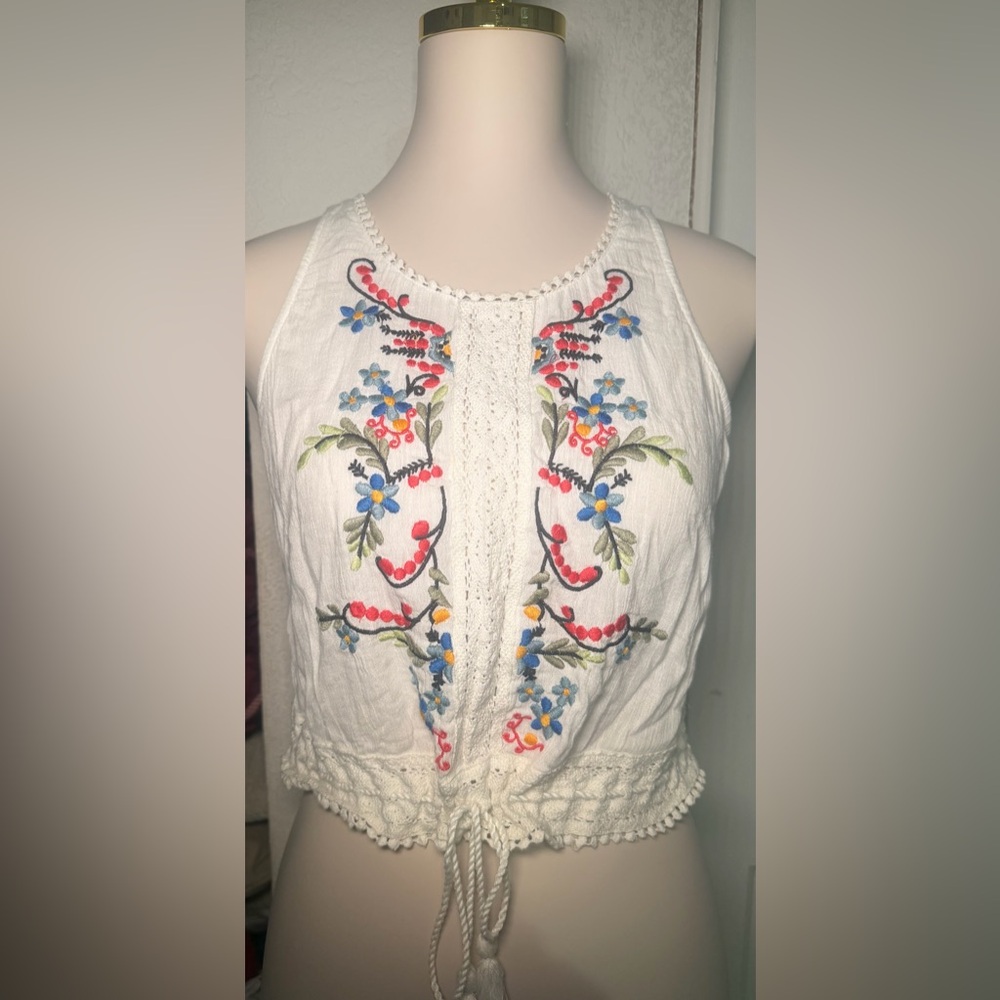 Hollister Top Embroidered Floral White Crop